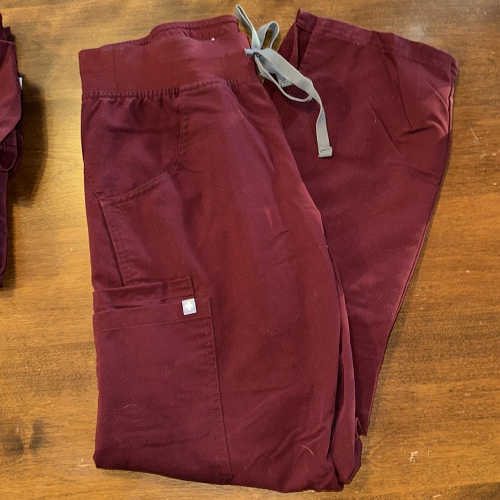 XS maroon FIGS - Picture 2 of 3